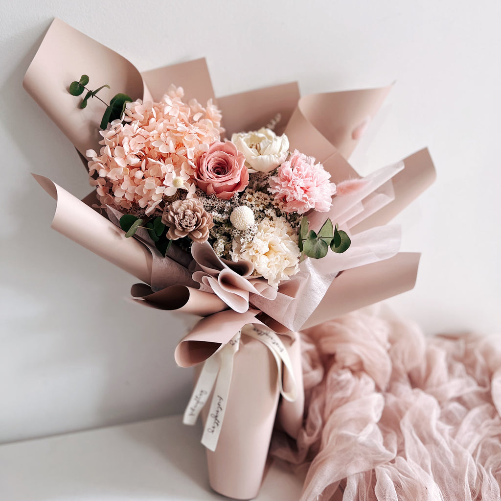 Everlasting Deluxe Fuscia Preserved Flower Bouquet First Sight SG