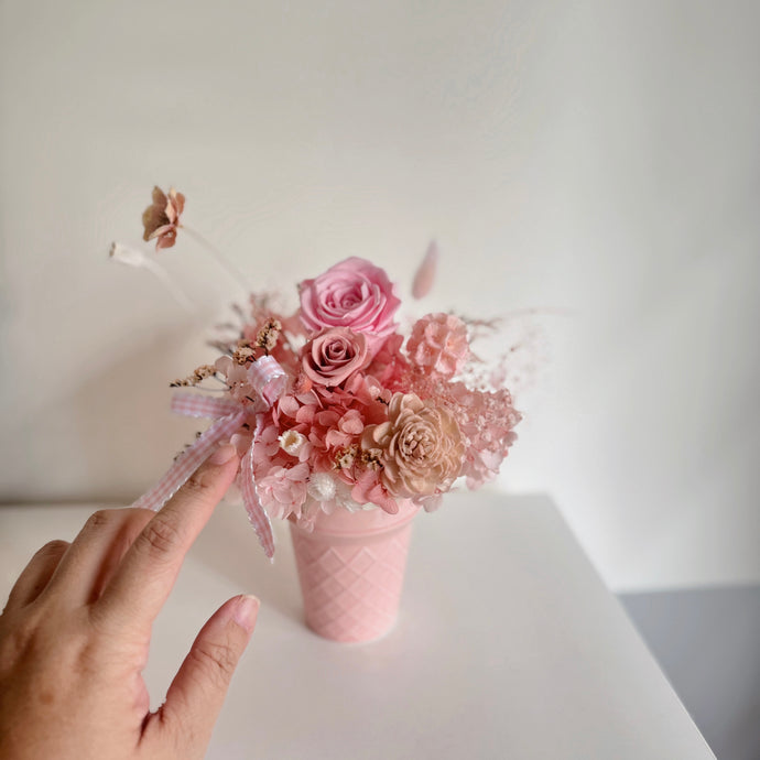 [New] Everlasting Nordic Vase Arrangement - Strawberry Mellow